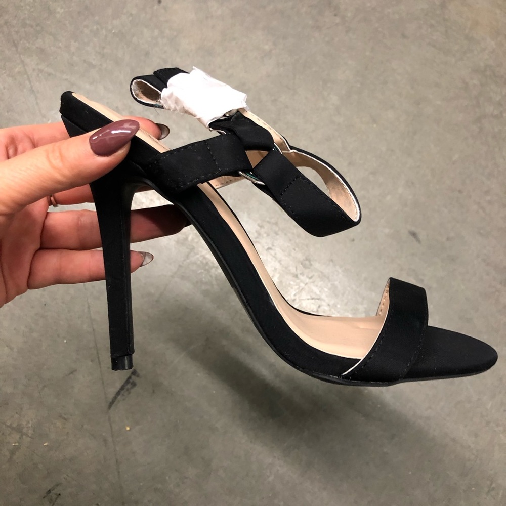 NIB Classic black heels faux suede Qupid - Picture 3 of 3
